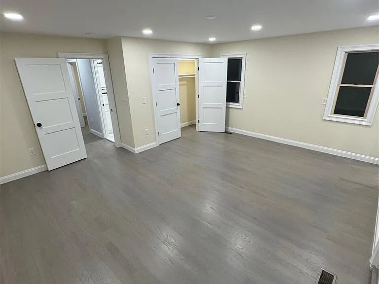 517 Monroe Blvd #2 — Photo 11