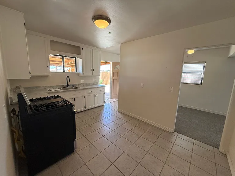 1835 Palomas Dr NE — Photo 7