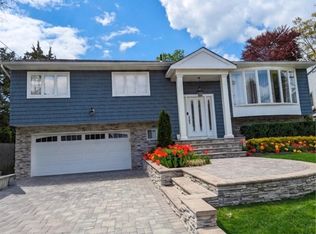 821 Cliffside Ave, Valley Stream, NY 11581