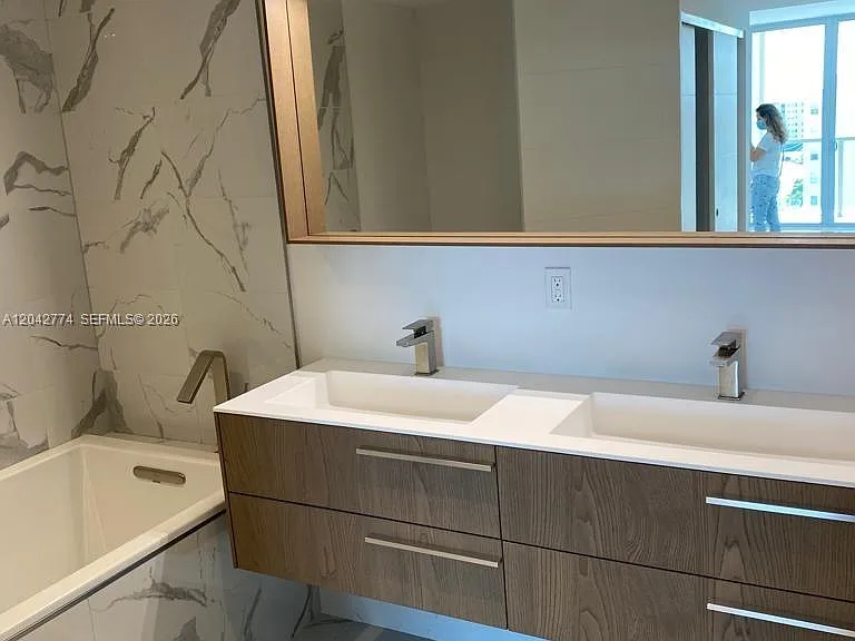 9521 E Bay Harbor Dr #605 — Photo 10