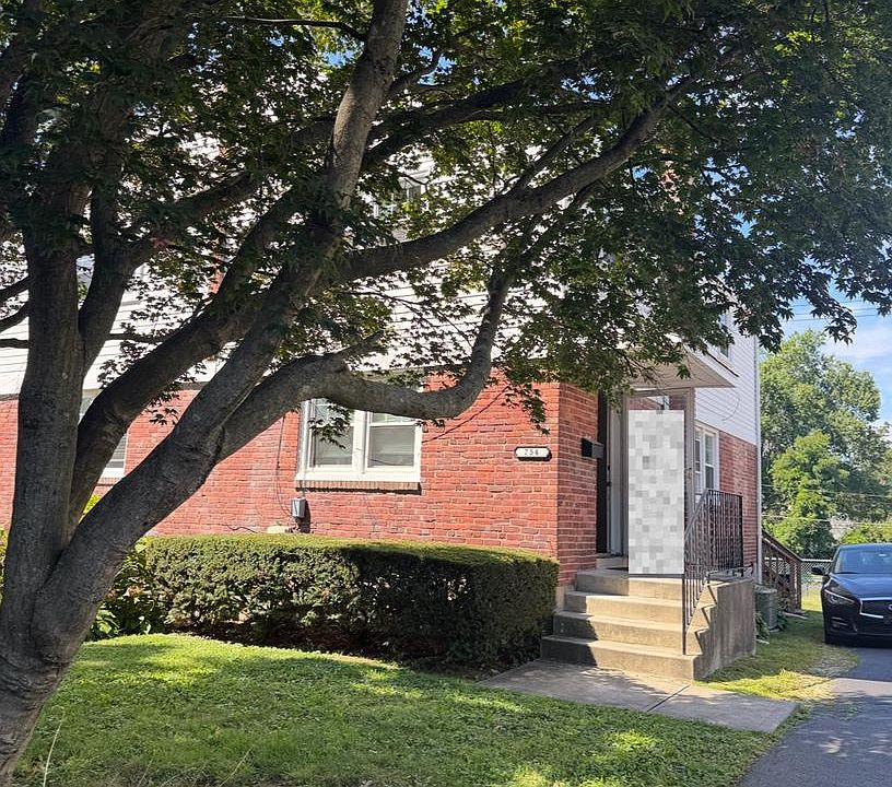 1st image of 754 Oak View Rd