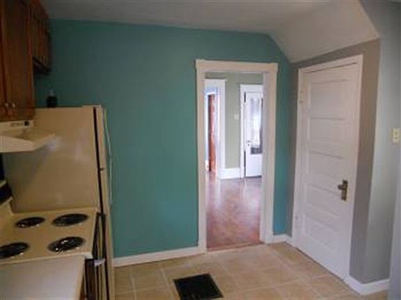 5th image of 423 College Ave