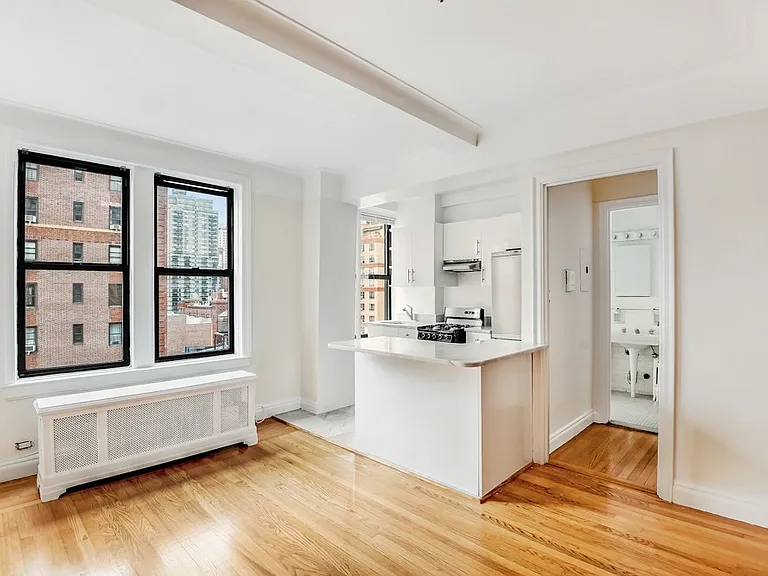 301 E 21st St #12A — Photo 1