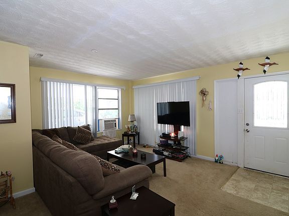 4th image of 746 Vincent Ave NE