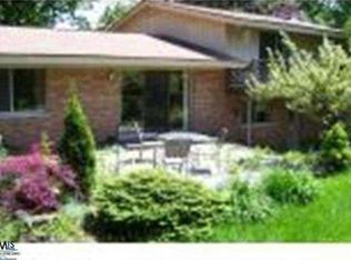 6810 Cedarbrook Dr, Bloomfield Hills, MI