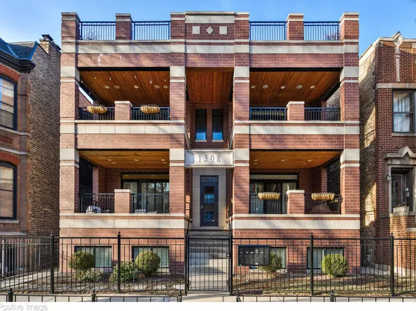 1308 W Addison St APT 2E, Chicago, IL 60613
