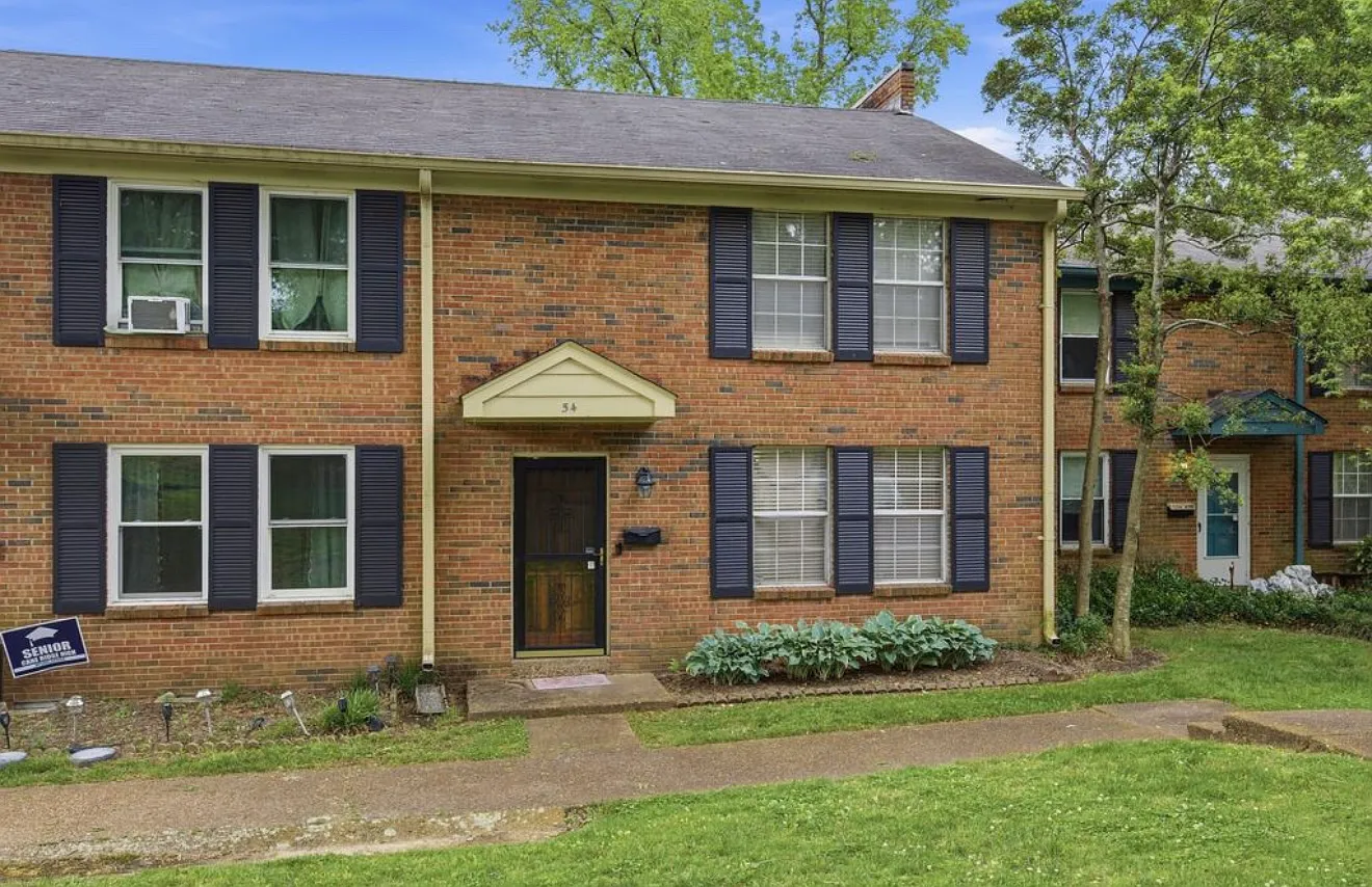 2 bed, 1044 sqft, $1,700 — Photo 1