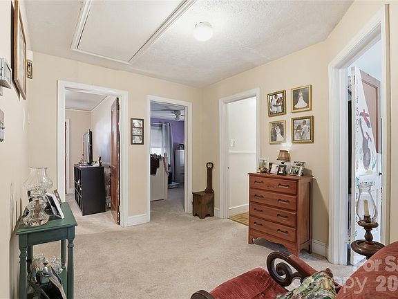 5th image of 3115 Mathis Dr