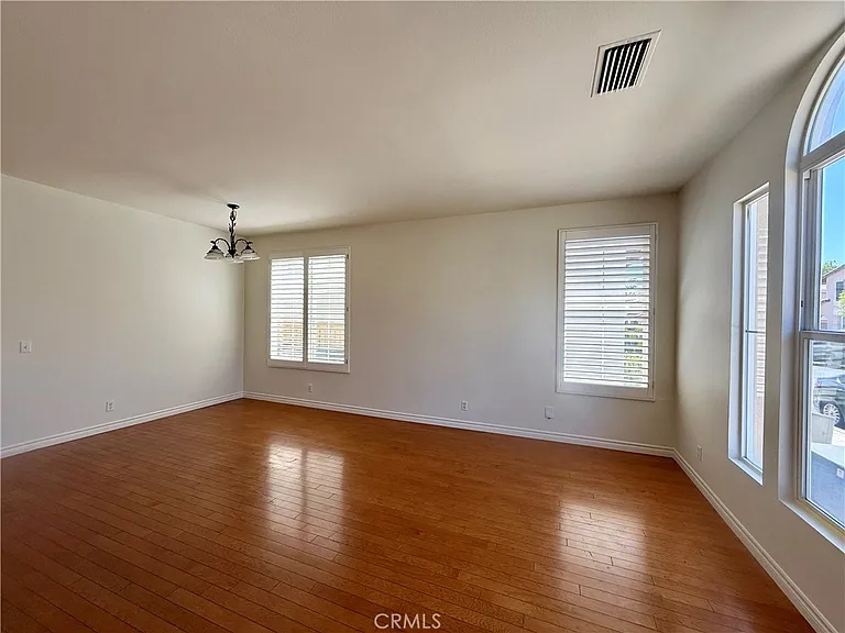 309 Lydia Ln — Photo 4