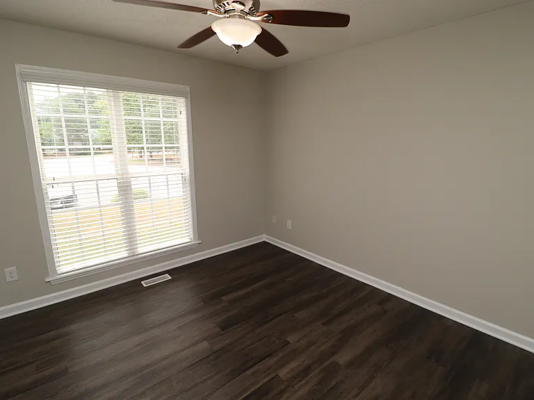 504 Noonday Ct — Photo 25