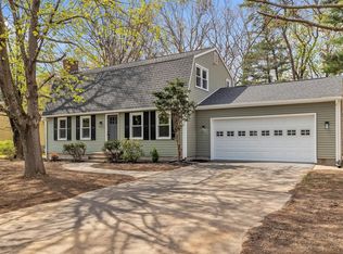 13 Sterling Dr, Easthampton, MA 01027