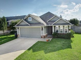 3904 Crown Ridge Ct, College Station, TX 77845