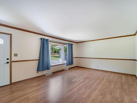 4th image of 518 W Grand AVENUE