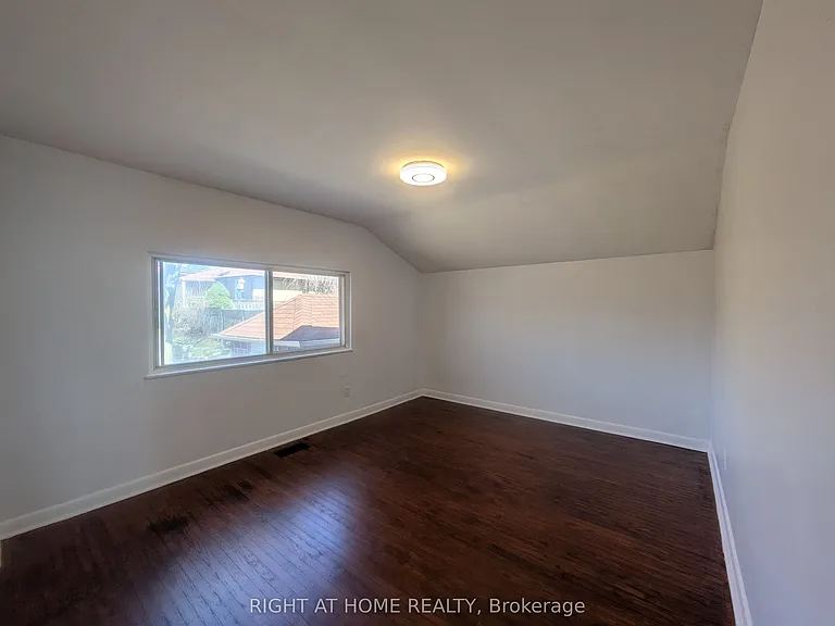 740 Stone St — Photo 8