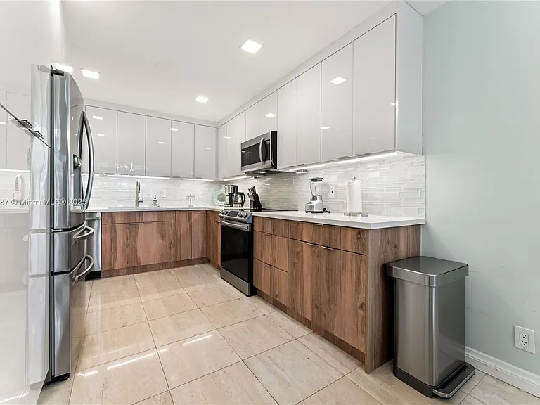 19133 Fisher Island Dr #19133 — Photo 17