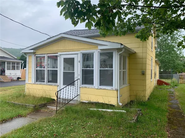 6 Maple St, Andover, NY 14806