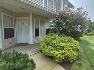 2501 Willow Pond Dr, Riverhead, NY 11901