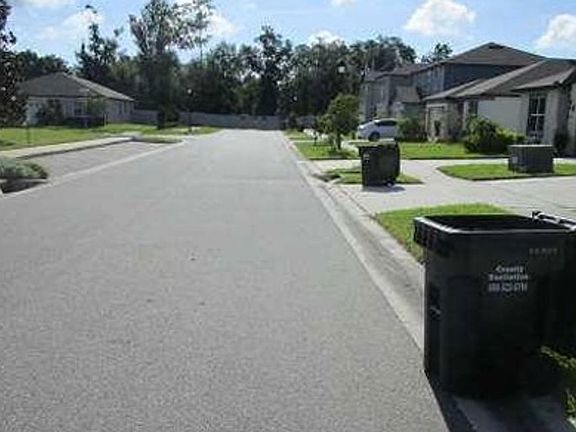 Exterior Neighborhood (street photo)