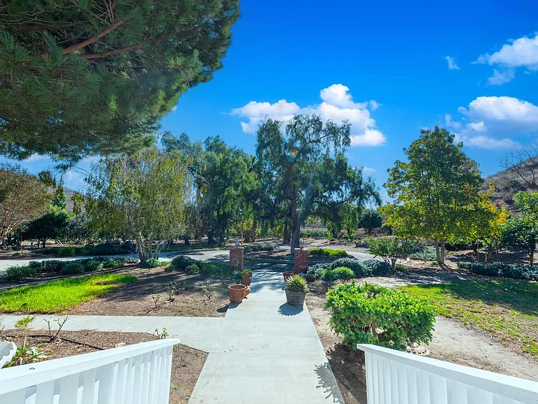 1057 E La Loma Ave — Photo 6