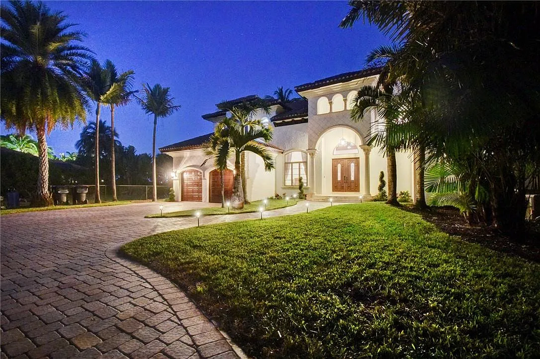 4 bed, 3.5 bath, 3951 sqft, $20,000 — Photo 2