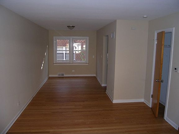 3rd image of 1007 N Harlem Ave APT B
