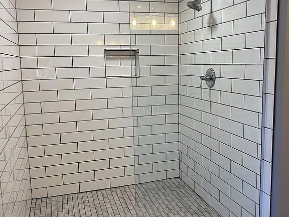 4th image of 1108 Gent Ave