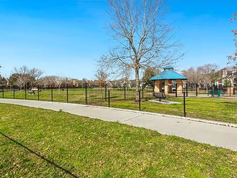 11623 Waldemar Dr — Photo 19