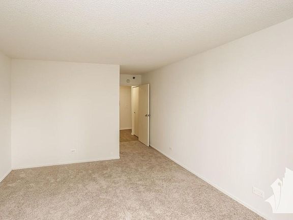 3rd image of 1000 N Lasalle Chi1000 N Lasalle Blvd #601A