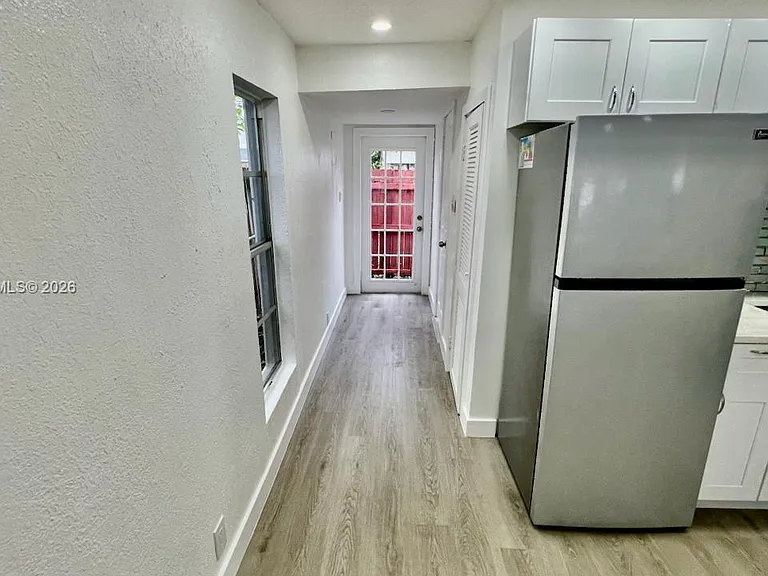 48 SW 14th St — Photo 9