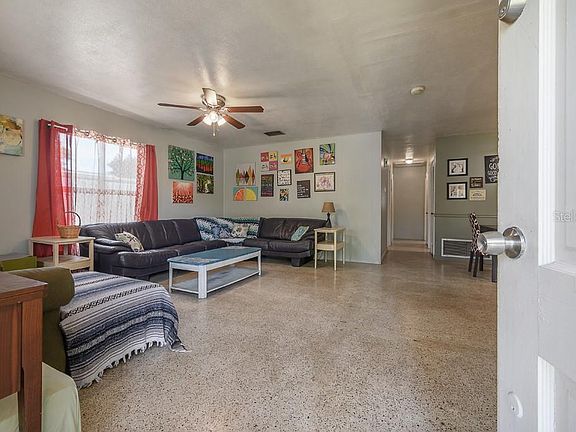 5th image of 607 Fairmont Dr