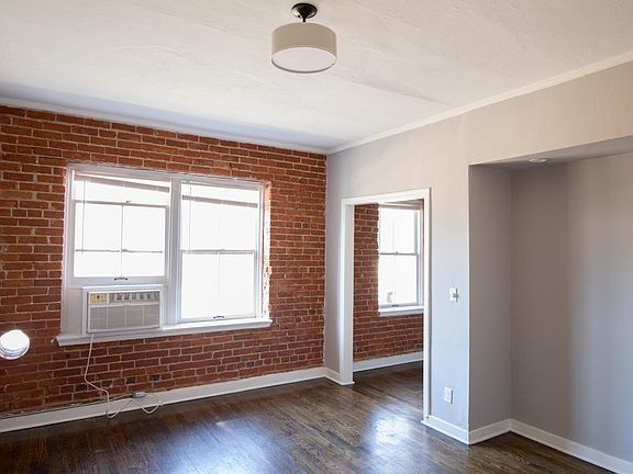 3rd image of 729 S Saint Andrews Pl APT 205