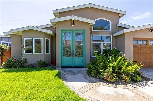 233 N Acacia Ave N Photo 1
