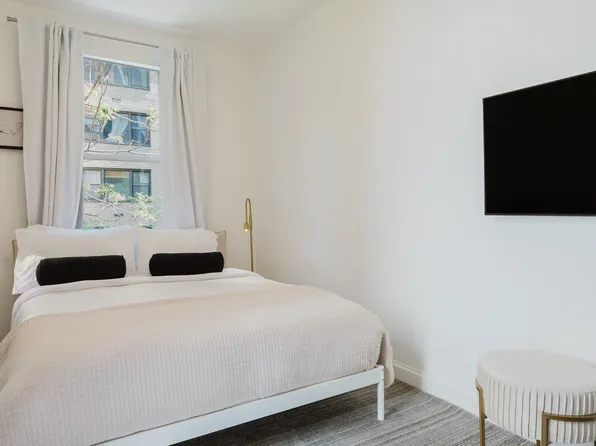 323 East 51st Street image 10 of 26