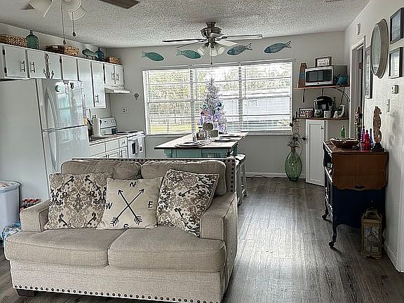 4th image of 9124 Riverlodge Dr