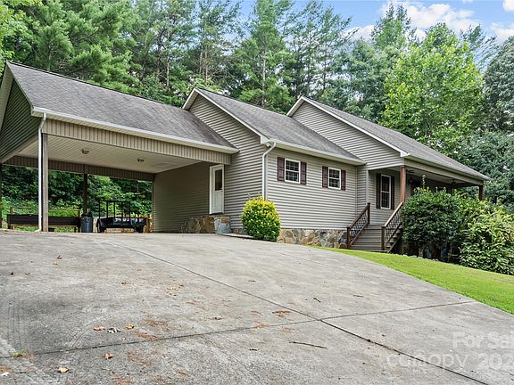 2nd image of 2745 Twin Oaks Dr