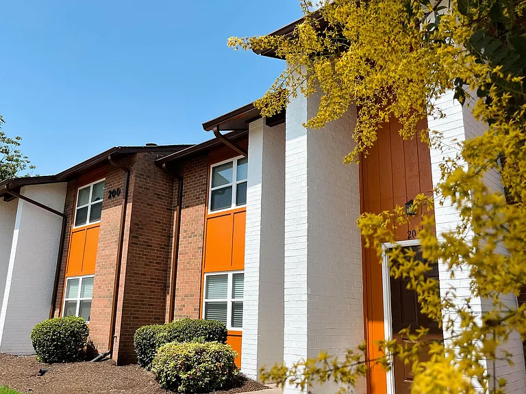 Hillhurst Apartments — Photo 39