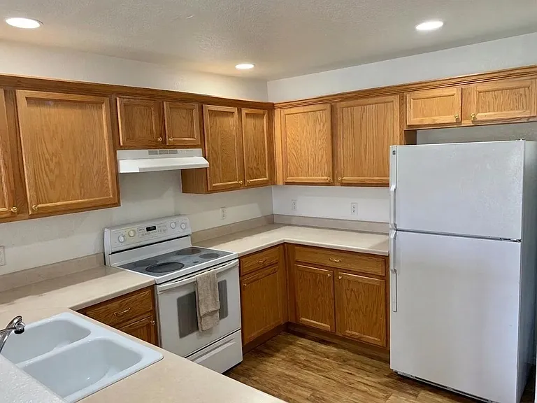 1912 Dove Creek Cir — Photo 7
