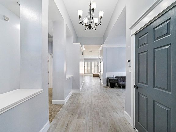 3rd image of 2834 Five Oaks Dr