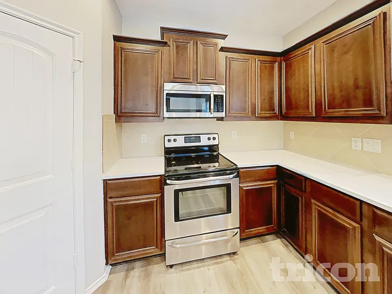 1216 Alder Tree Ln — Photo 6