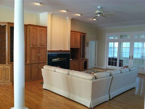 2nd image of 4621 Harvest Cir