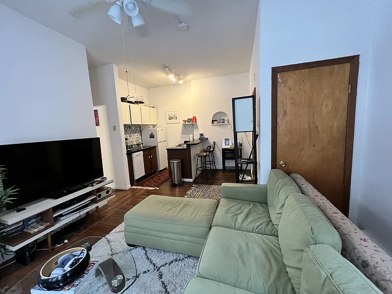 2717 N Hampden Ct — Photo 3