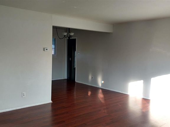 3rd image of 100 Colwick Dr