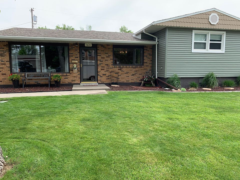 1st image of 1621 Pine Dr
