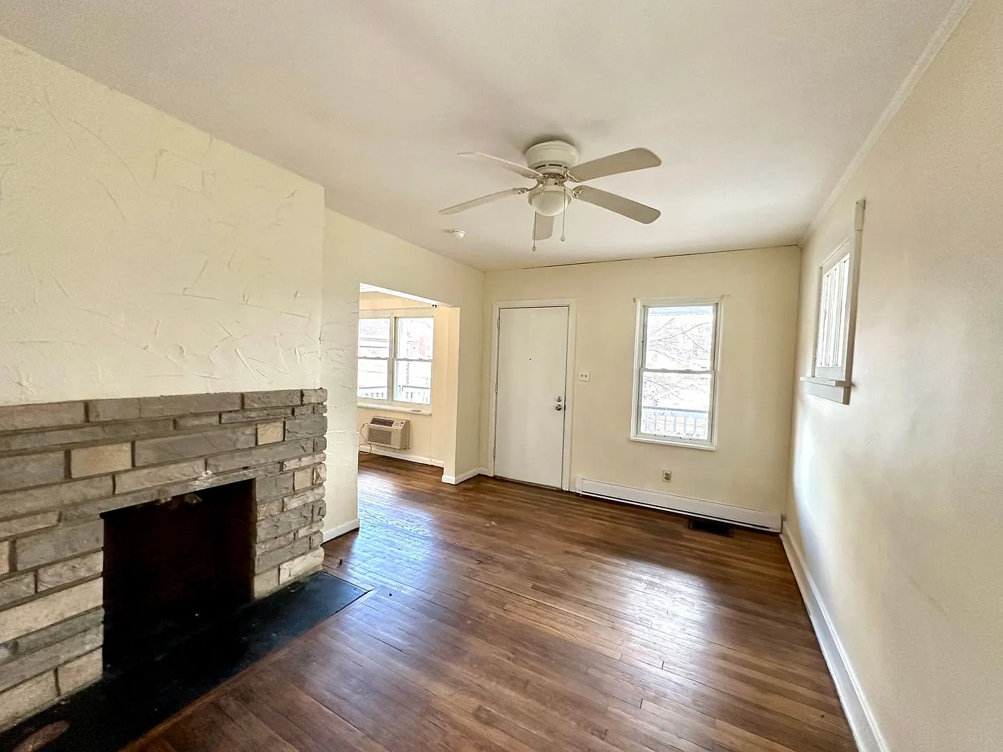 2 Bed 1 Bath home in Beechview - Close to Downtown, Public Transit - Available June — Photo 3