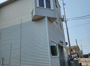 527 W Greenfield Ave, Milwaukee, WI 53204