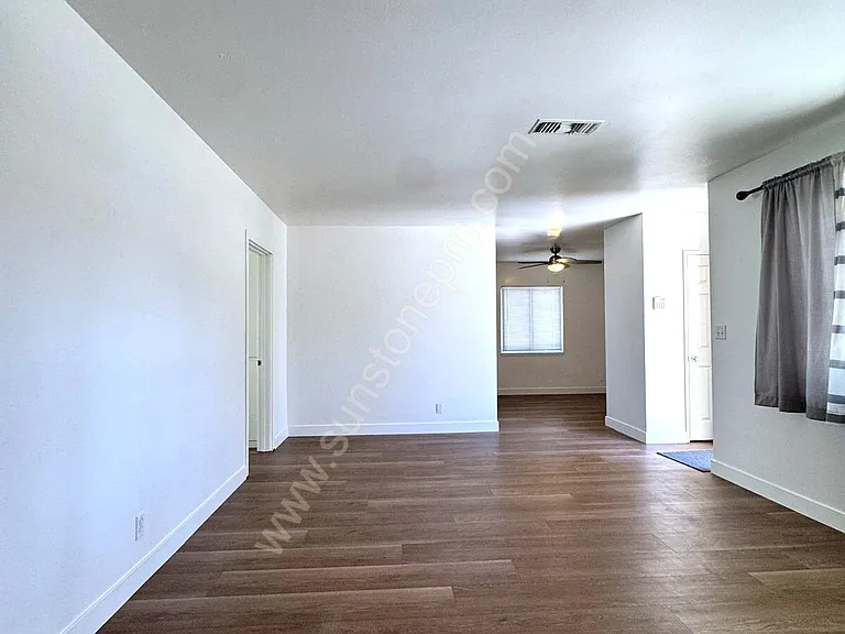 2422 Mariposa St — Photo 9