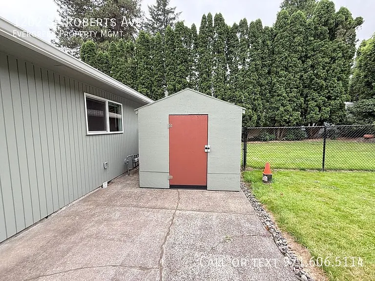 1202 SE Roberts Ave — Photo 24
