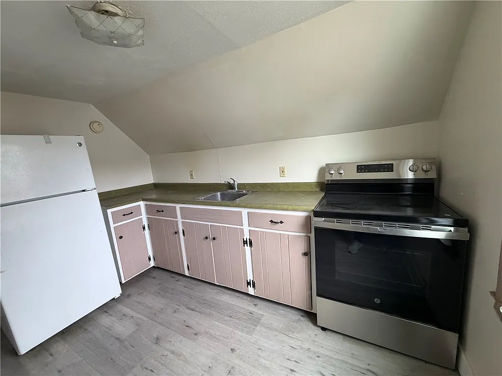 1 bed, 1.0 bath, 1458 sqft, $1,100 — Photo 4