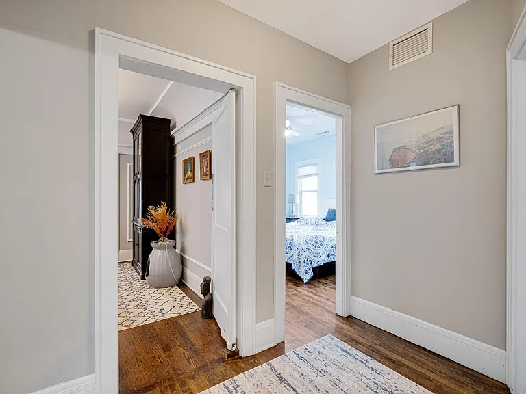 3926 N Maryland Ave — Photo 11