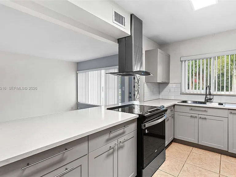204 NW 1st St #204 — Photo 12